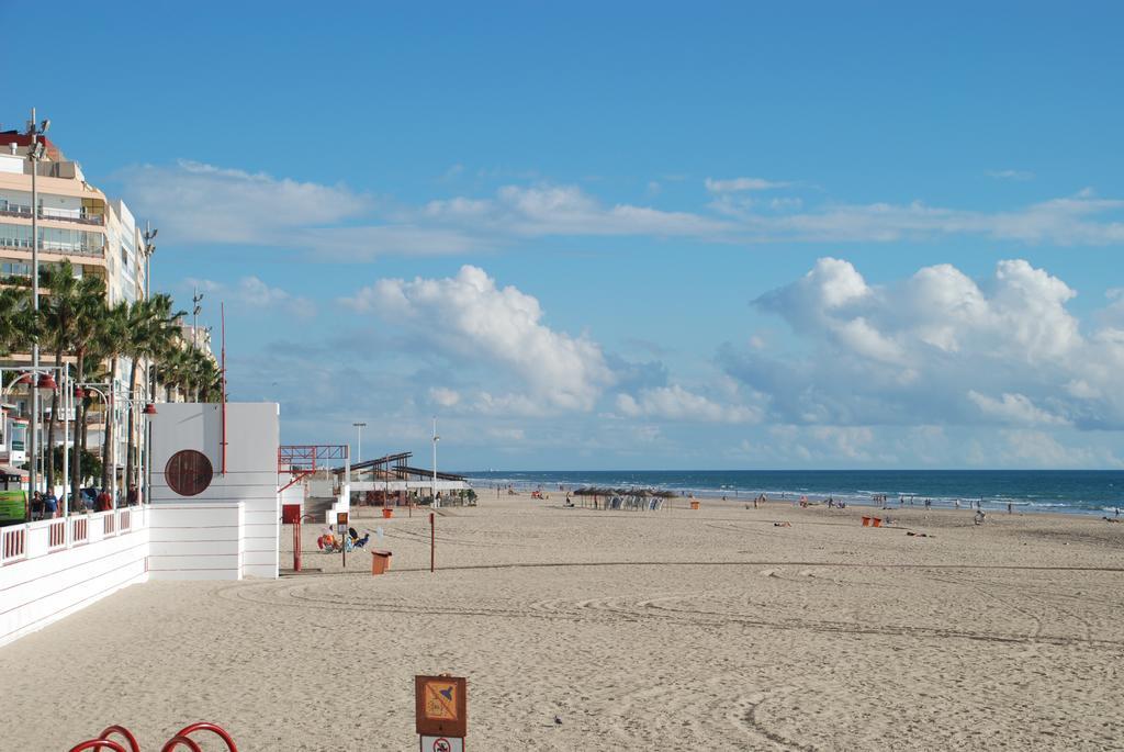 Brisas Estadio Playa Victoria Cádiz Exterior foto